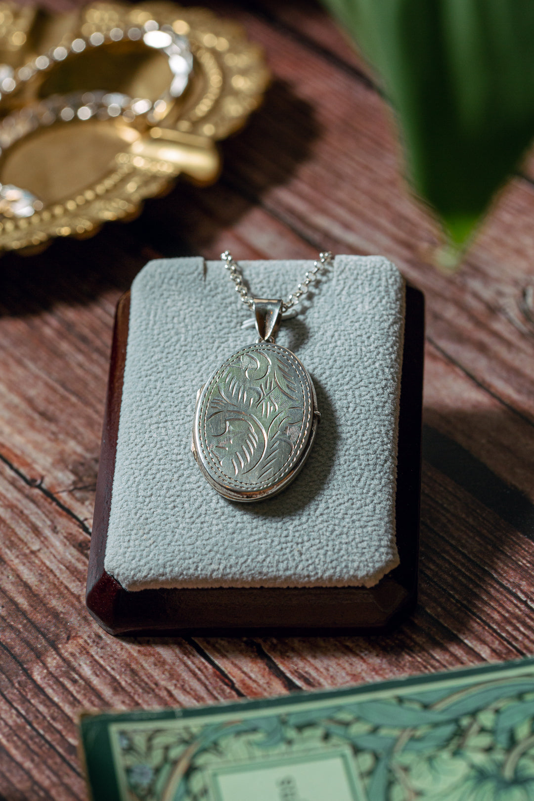 Oval locket with engraved detail